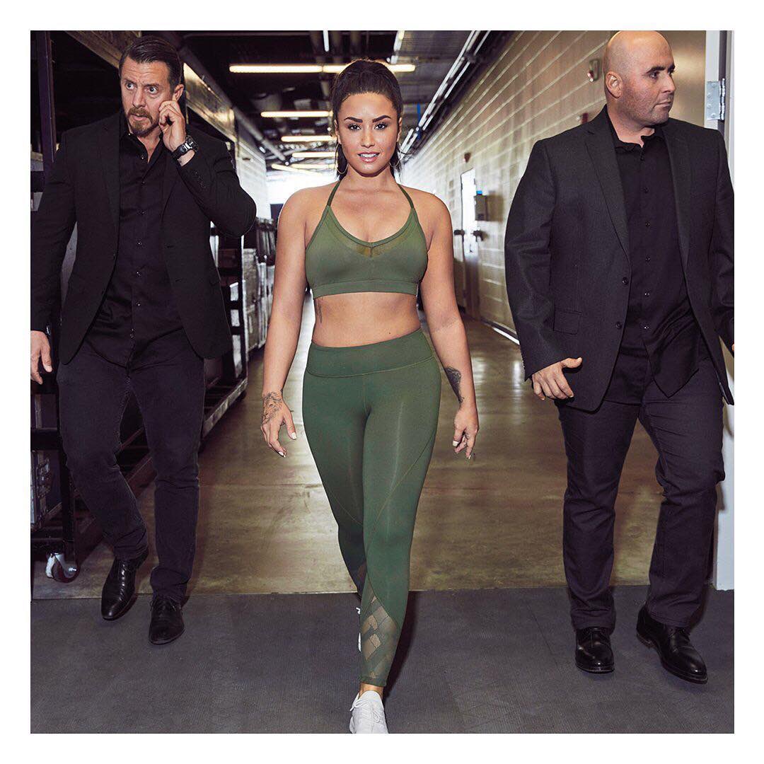 demithrowbackz's tweet photo. 4 years ago today, Demi Lovato posted this picture to her social media: “💚 #Demi4Fabletics” (May 31, 2018). https://t.co/pmnvIzAggJ