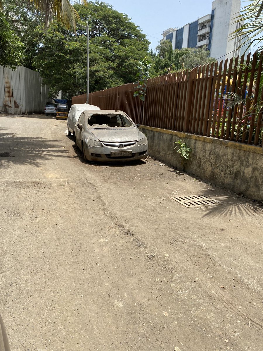 akmsafar's tweet photo. @MTPHereToHelp @MumbaiPolice @CPMumbaiPolice @mybmc @MCGM_BMC @mybmcwardKW @MTPHereToHelp @CPMumbaiPolice Sir this vehicle still stands… #KhataraFreeMumbai ? Image clicked again today @MumbaiPolice @MCGM_BMC @mybmcwardKW @RoadsOfMumbai https://t.co/FgYE4af30u