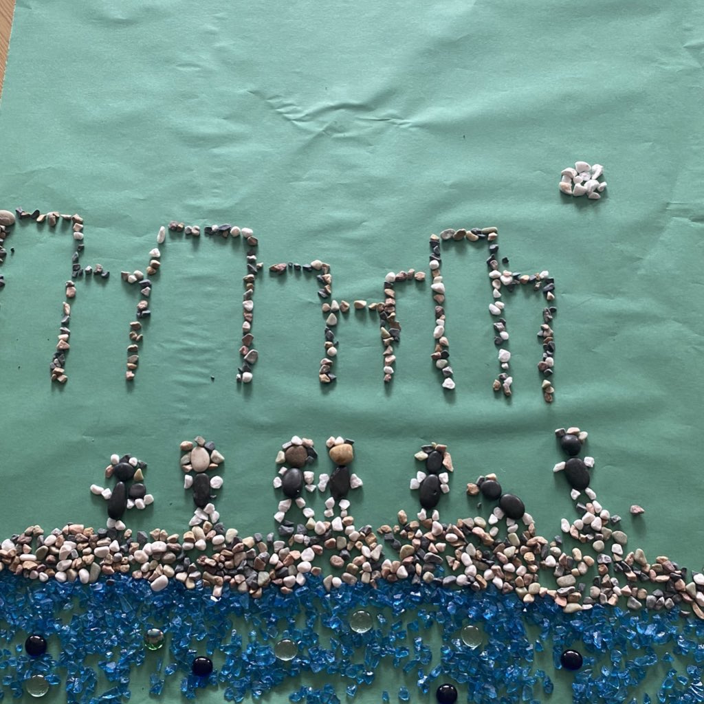 We made stone pictures inspired by Nazir Ali Badr’s artwork in Stepping Stones by @margrietruurs to scenes from Refugee by <a href="/AlanGratz/">Alan Gratz</a> Do you recognize these scenes from Mahmoud and Isabel’s stories?