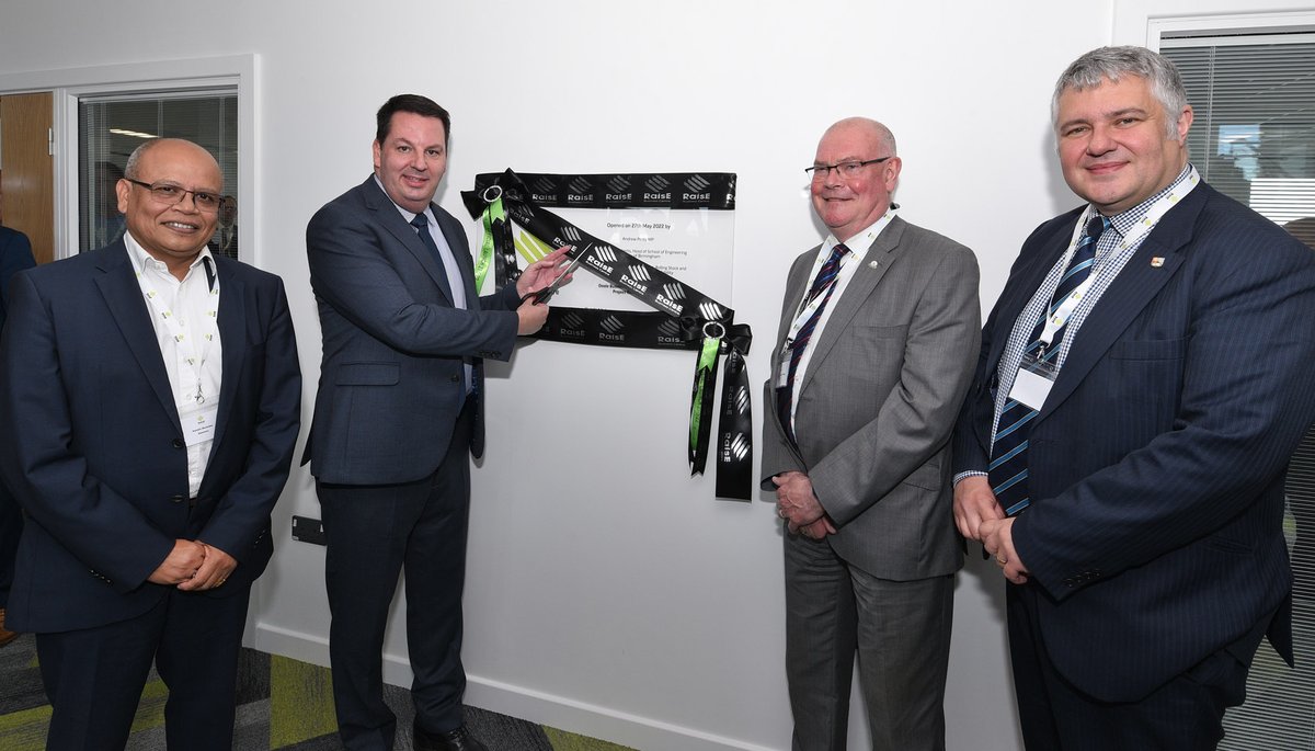 WillWilson1967's tweet photo. Great to see the next milestone at our rail village with the RaisE building opening with our partners @East_Riding Council and @unibirmingham! Here we will collaborate with SME's across the whole #rail industry to drive British innovation through the UK and the rest of the world! https://t.co/tKHXddd6nb