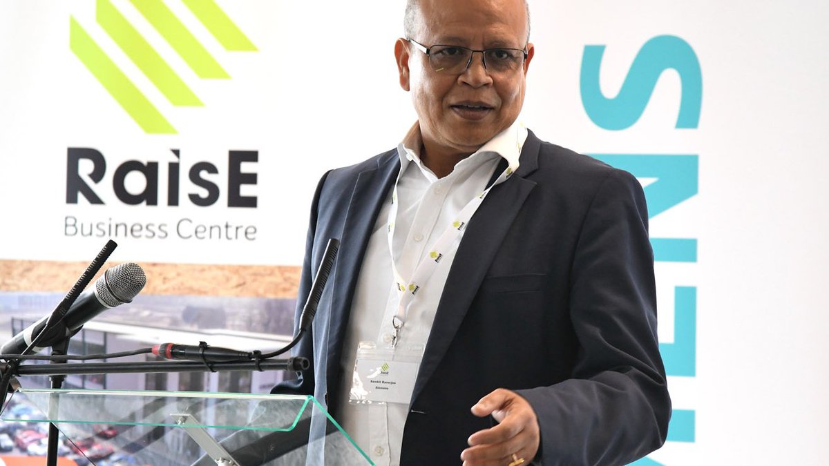 WillWilson1967's tweet photo. Great to see the next milestone at our rail village with the RaisE building opening with our partners @East_Riding Council and @unibirmingham! Here we will collaborate with SME's across the whole #rail industry to drive British innovation through the UK and the rest of the world! https://t.co/tKHXddd6nb