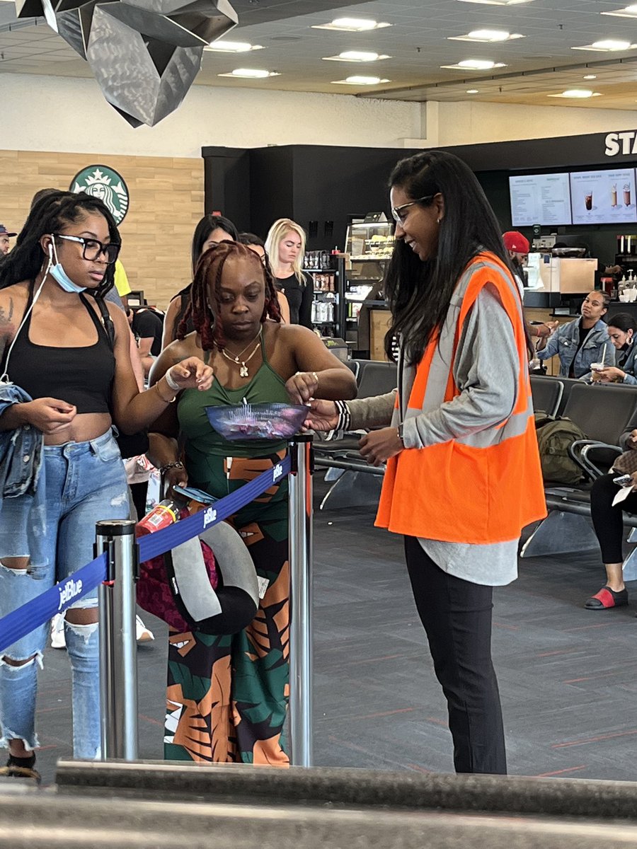bibiphotography's tweet photo. Customer appreciation week at #MIA #JETBLUEMIA @JetBlue https://t.co/QPk16LFOHm