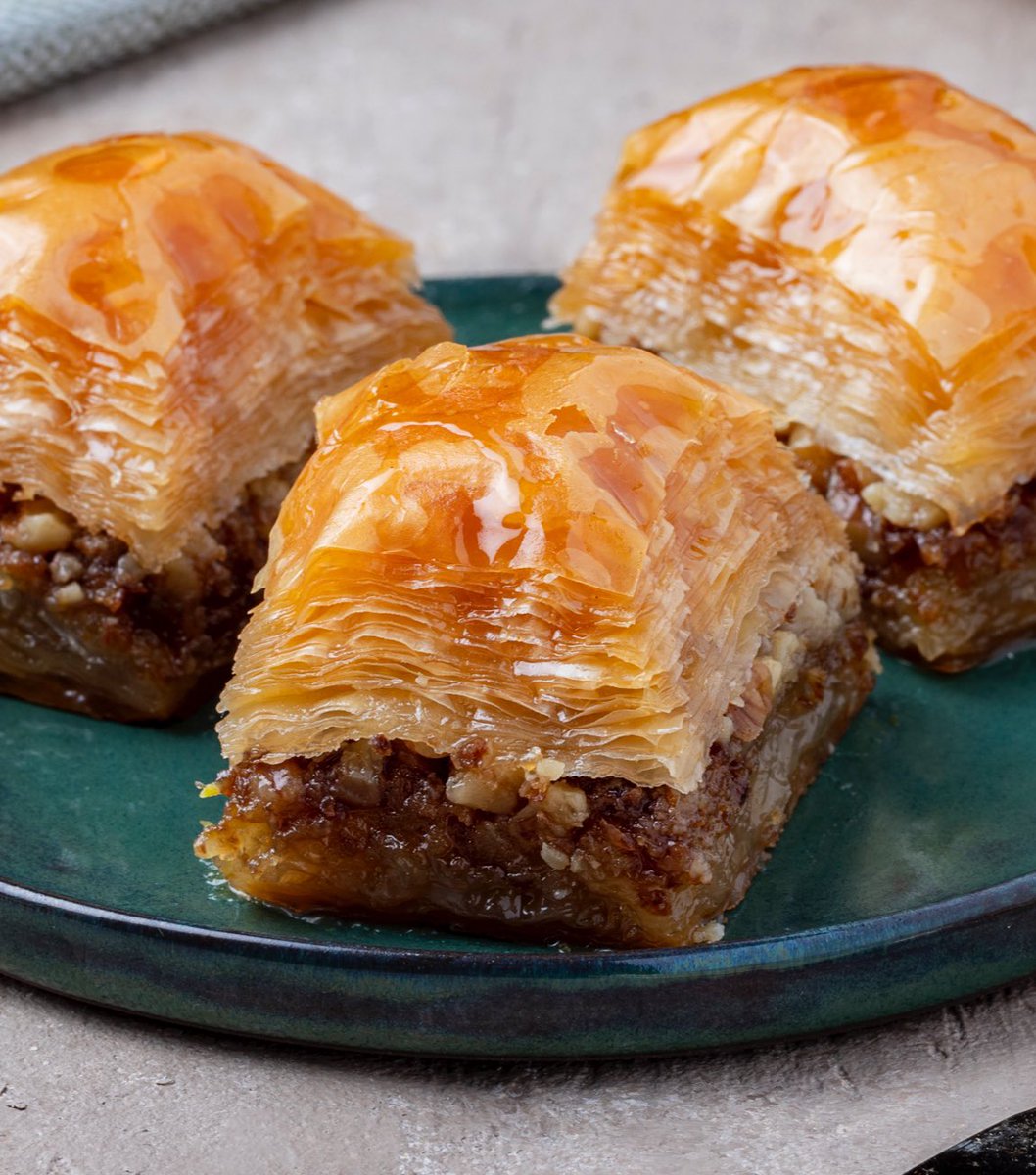 5 Haziran Pazar gününe kadar bu tweeti RT yapıp hesabımızı takip eden 3 kişiye, dünyanın dört bir yanına gönderdiğimiz Gerçek Cevizli Gaziantep Baklavasından birer kg hediye 👋🏻

Online sipariş için: baklavacimehmetyildirim.com