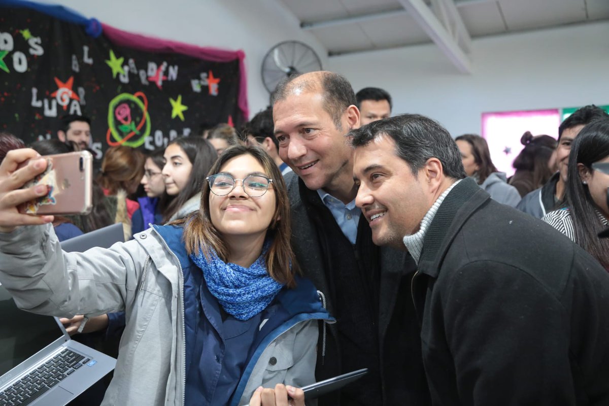 OmarGutierrezOk's tweet photo. Hoy entregamos 2.128 notebooks para estudiantes de nivel medio de Zapala y Mariano Moreno. Seguimos trabajando para reducir la brecha y afianzar el desarrollo de la ciudadanía digital, priorizando el alcance en el tránsito educativo y construyendo justicia social y territorial. https://t.co/5Z2itgibTd