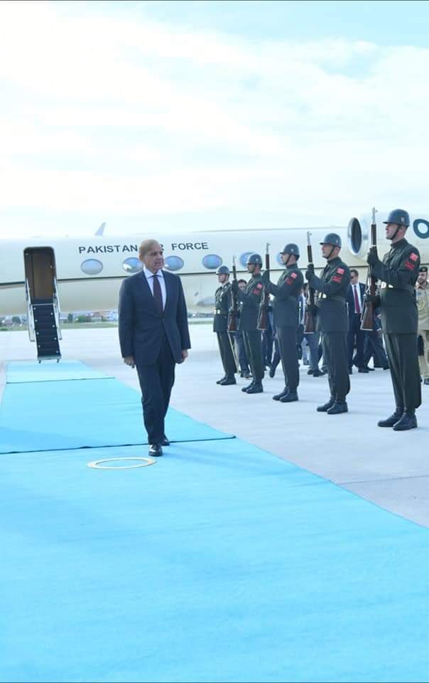 chsandhilaa's tweet photo. وزیر اعظم شہباز شریف ترکی پہنچ گئے https://t.co/0hpTbfJIWT