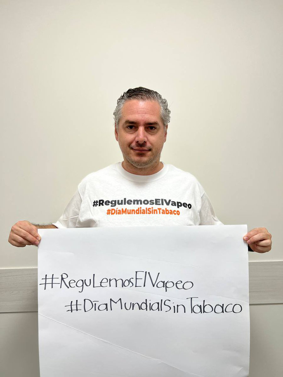 ChecoBarrera's tweet photo. El Presidente quiere resolver un gran problema de salud pública con una “solución” que no arregla nada. 

Al contrario, al prohibir lo único que hace es exponer en mayor medida a l@s consumidores.

Cuidemos a nuestros jóvenes del mercado ilícito. 

#RegulemosElVapeoYa https://t.co/d24Eynemeq