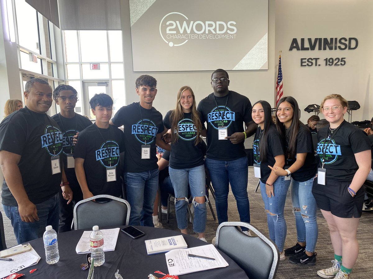 TheorinR's tweet photo. Team 6 really enjoyed Ms.Gordon speech ‼️ #LEADAISD @MackeySpeaks @AlvinISD @AlvinISDAth @JayGordon11 @AJinsuresME https://t.co/K5pKHMJwpR