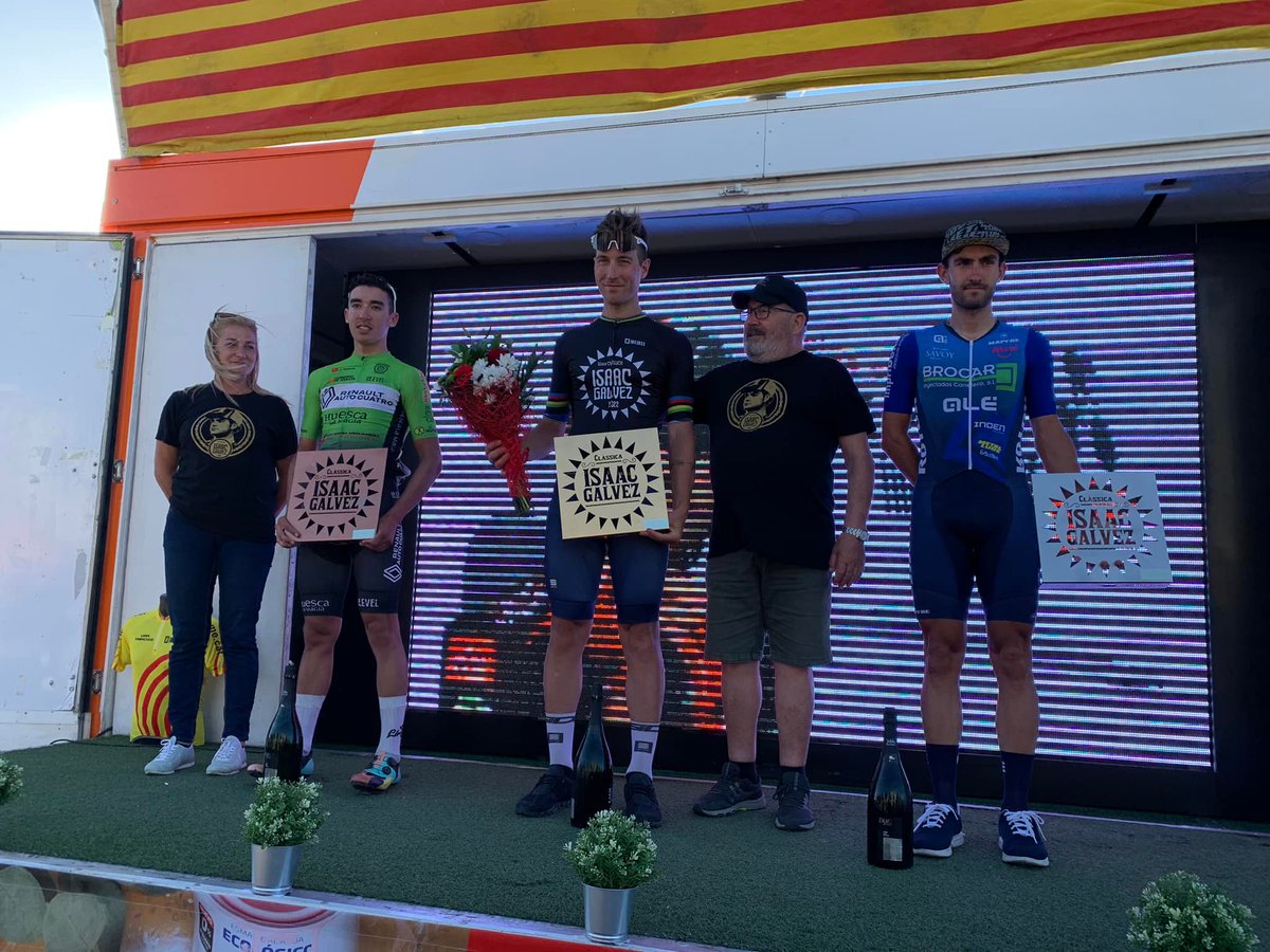 🚴El britànic Damien Clayton va ser el dominador de la 10ª edició de <a href="/CLASICAISAAC/">CLASICA ISAAC GALVEZ</a> aquest cap de setmana.

🏆 Ja podeu consultar les classificacions de les #GransClàssiques després de quatre dates disputades.

+ info 👉 bit.ly/3ambICS

📸 : <a href="/ajuntamentvng/">Vilanova i la Geltrú</a>

#ciclismecat