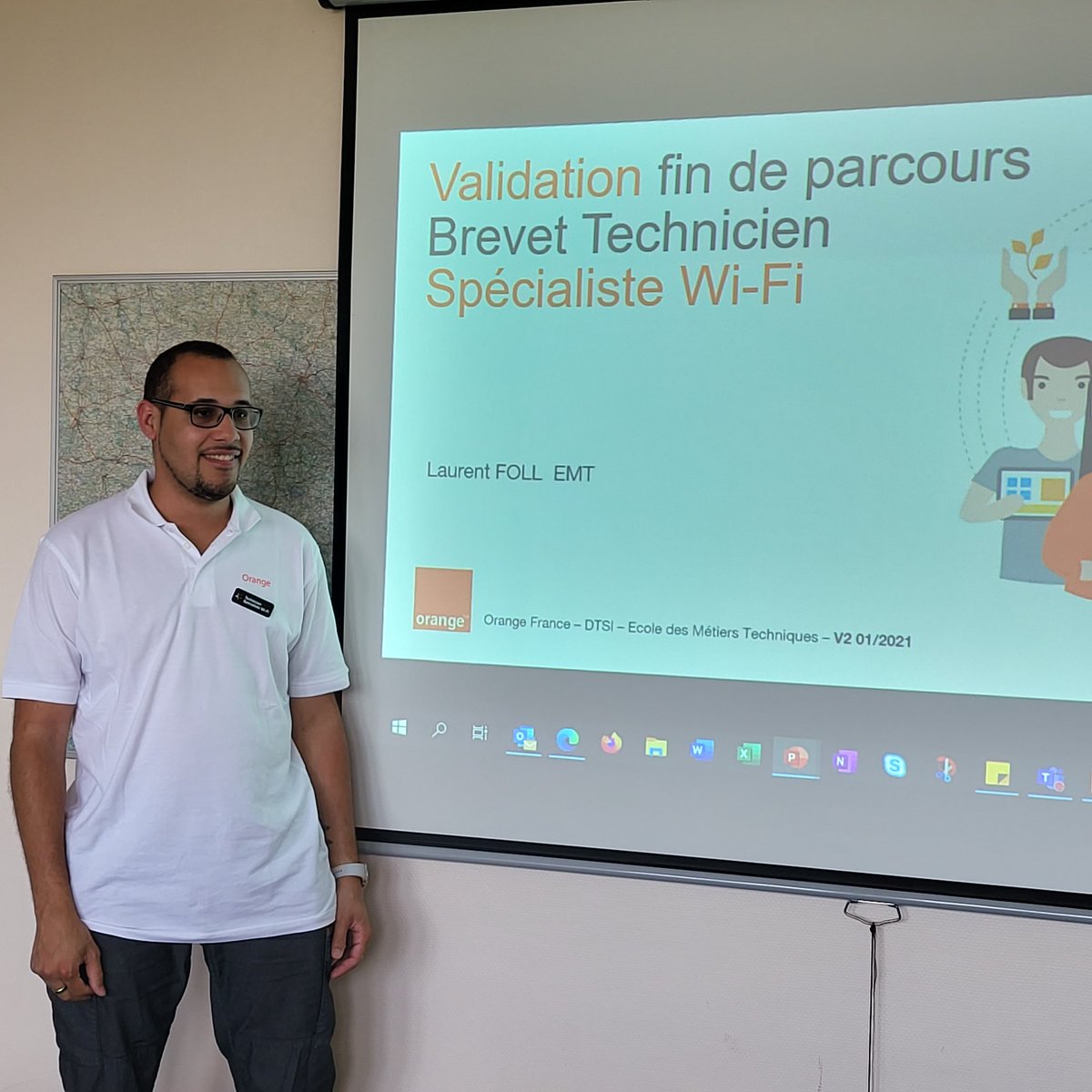 Laurent Borderie (@borderi_laurent) on Twitter photo Un grand bravo à nos techniciennes et techniciens qui ont obtenu leur brevet wifi aujourd'hui, posture, expertise c'était très bien.... Un grand bravo à nos techniciennes et techniciens qui ont obtenu leur brevet wifi aujourd'hui, posture, expertise c'était très bien....