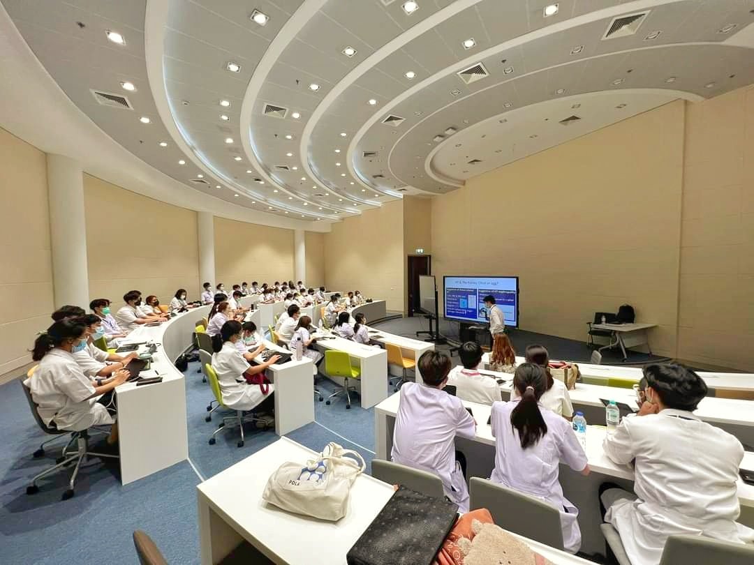 ทุกคนที่อยากเรียนแพทย์รามา
เราอยากรับหมดทุกคนเลยน้าา

เราอยากได้ทุกคนที่อยากมาเรียนกับเราจริงๆ 

ถ้าใจมาแล้ว ที่เหลือก็คือเตรียมตัวให้ดีที่สุด ให้พร้อมที่สุด จะได้มาเจอกันนะคร้าบ เป็นกำลังใจให้เสมอครับ

Cr. บรรยากาศการเรียน TBL ของนักศึกษาแพทย์ ปี 4 by อ.เก่งแห่ง Nephro

#Dek66