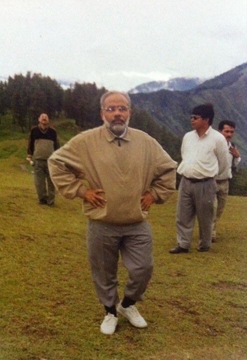 DrSunilOjha2's tweet photo. Flash back 1998 @narendramodi ji in Himachal & Now after 24 years #NamoInShimla is back #ModiInShimla
#8YearsOfGaribKalyan https://t.co/UY3eY9WTUl