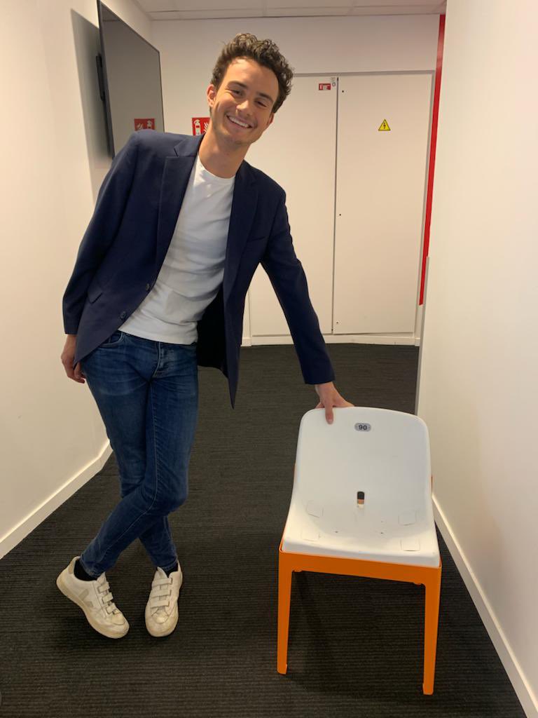 lequipedusoir's tweet photo. 🎁 CADEAU 🎁

Ce soir @RomainHarent vous fait gagner ce siège collector Orange Velodrome ! 

RT + FOLLOW @lequipedusoir pour tenter de le remporter. Et choisissez bien votre chroniqueur dans les commentaires pour le quiz 😉 #EDS https://t.co/rroNmx2Plt