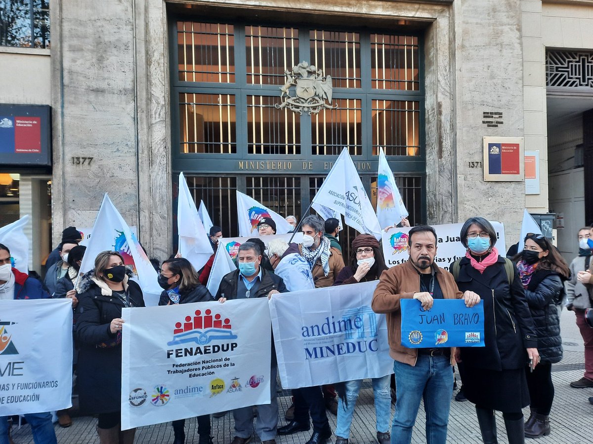 ANFACE_Chile's tweet image. En @Mineduc punto de prensa #fuerajuanbravo @agenciaeduca @Cutchile @anefchile @fenaedup