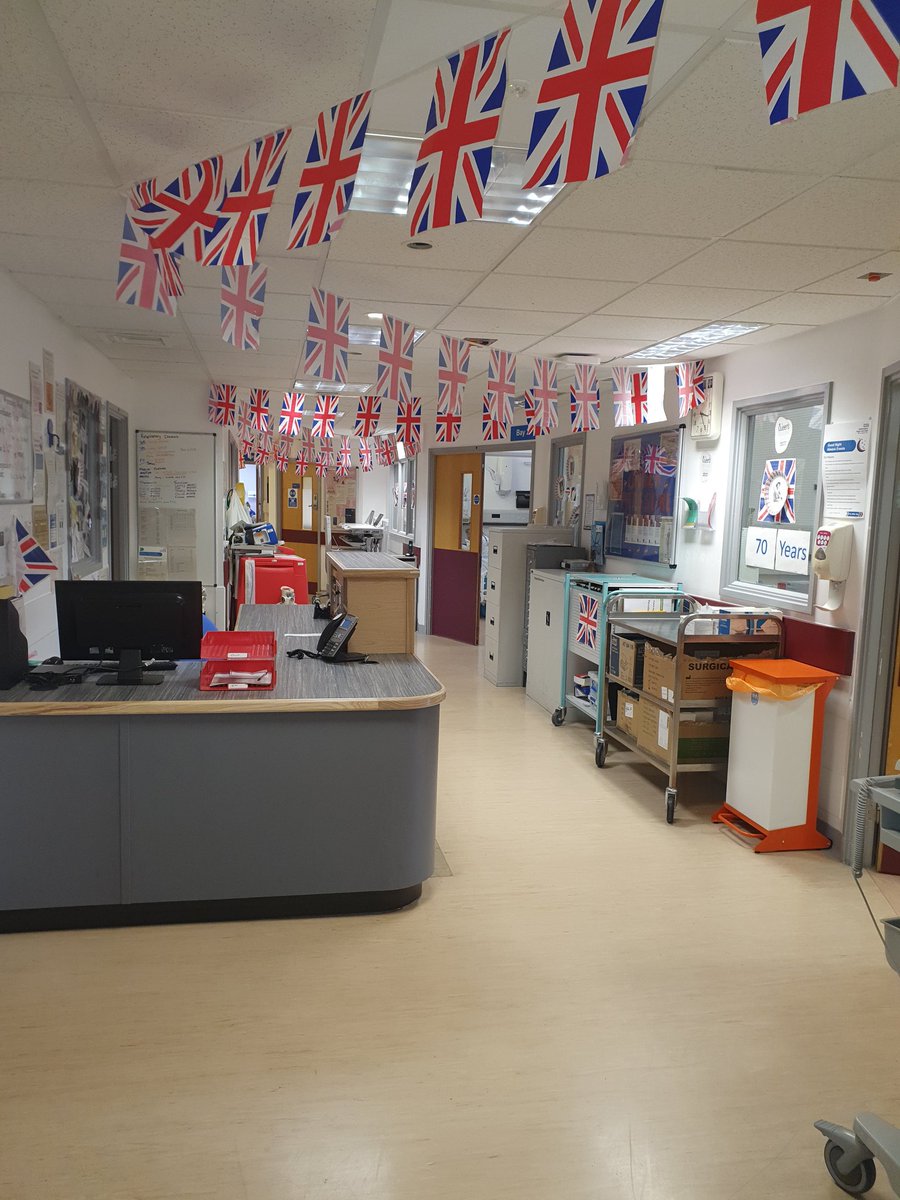 HannahWindsor's tweet photo. Winstanley ward are ready for the Platinum Jubilee Celebrations #PlatinumJubilee #TeamWinstanley #Teammedicine #wwl @Kim_Whiteside @r_mccarren @dawndarby1974 https://t.co/E23TCL4Ib9