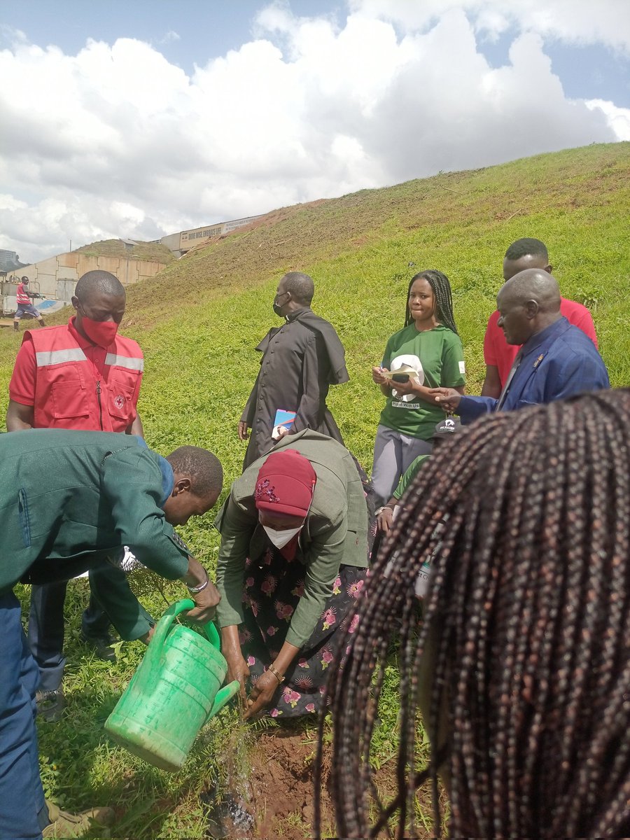 UgandaRedCross's tweet photo. My Tree - Initiative
Our Kampala North Branch Team joined @GenWamala, @AKyambadde, @KigoziMaggie @SwedeninUG, @HonOpendi and @mytreeUganda in planting trees at the Kyebando round about along the Northern By-Pass Wing.
#EnvironmetalProtection
#Youths
#MyTree
@MoWT_Uganda https://t.co/hAZX8WLP6k