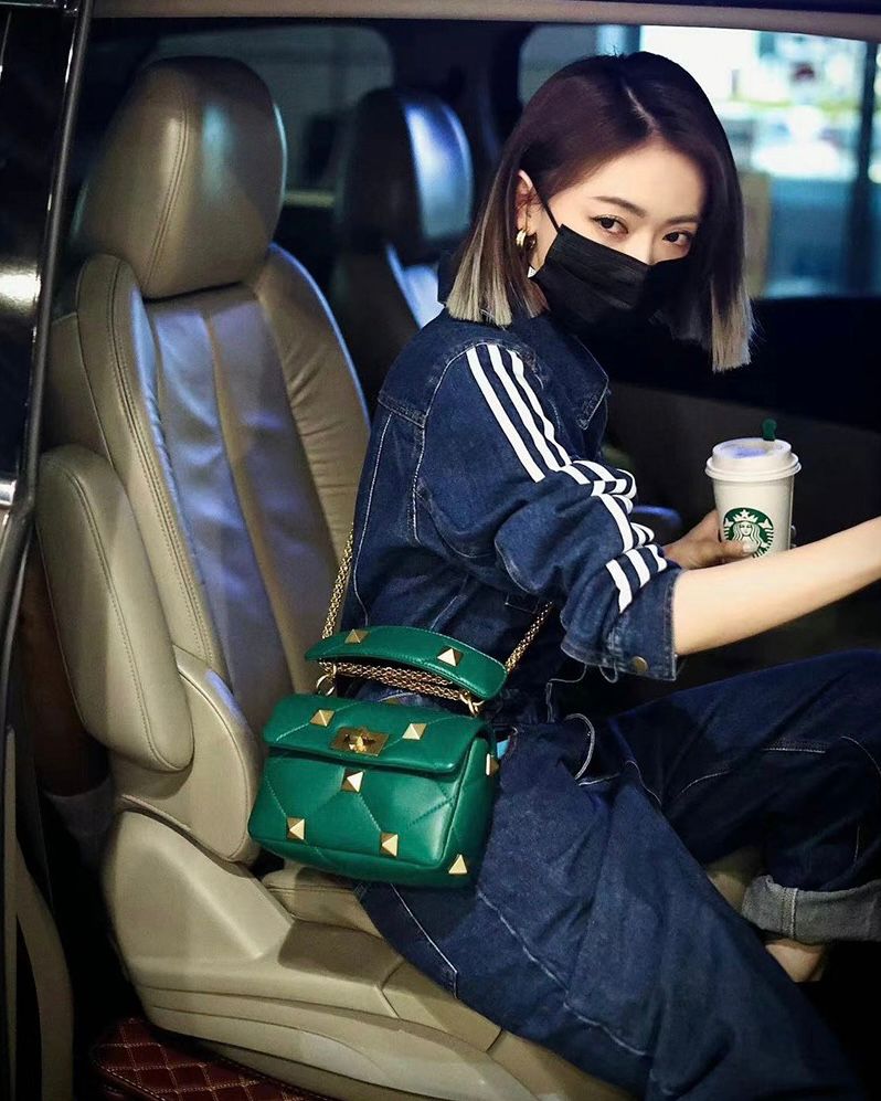 MaisonValentino's tweet photo. For their attendance at "Sisters Who Make Waves," #CrystalZhang, #WuJinyan and #GillianChung​ were all seen with the #VALENTINOGARAVANI Small #RomanStud bag.​

Shop the mainstay accessory in a new, compact size at https://t.co/kBdIozd26A https://t.co/Bx3kFBXZZz