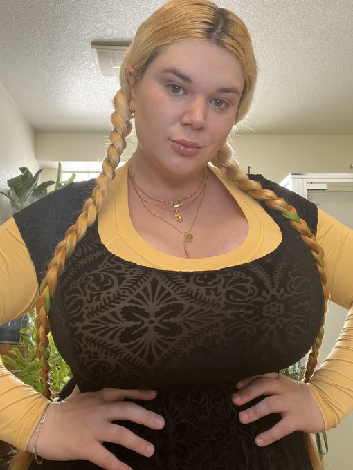 Today is a big day! Wish me luck. 🖤 https://t.co/KgMWf73BGp