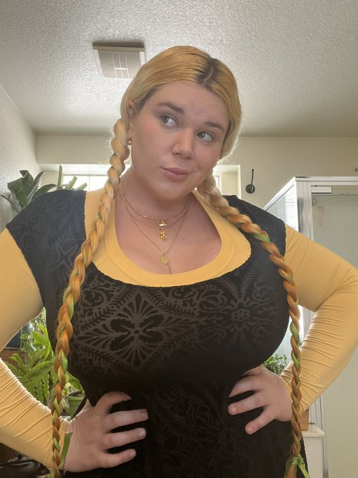 Today is a big day! Wish me luck. 🖤 https://t.co/KgMWf73BGp