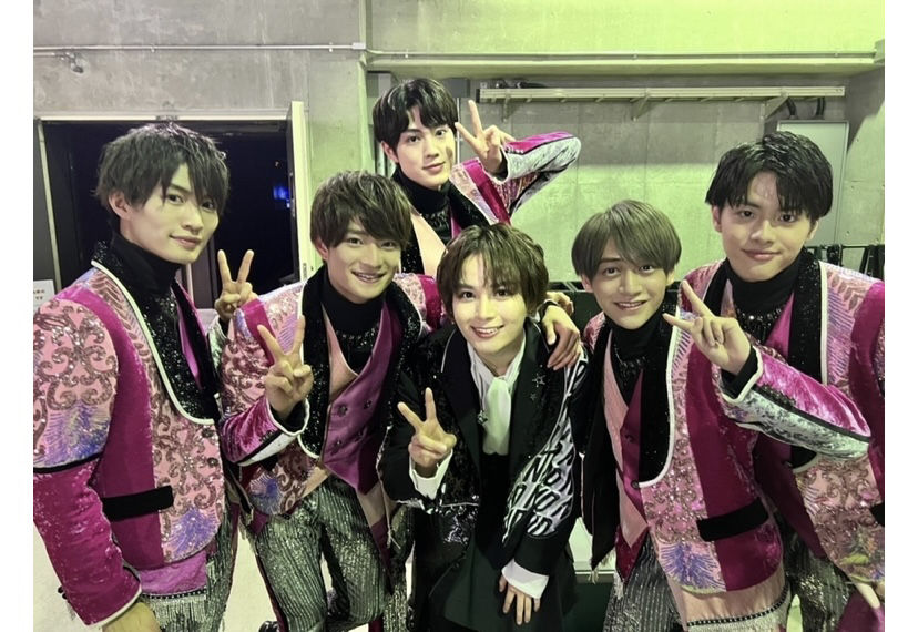 Pink_key's tweet photo. この時佐藤龍我ハブられてんのかと思った https://t.co/ZtAH7Gtiln
