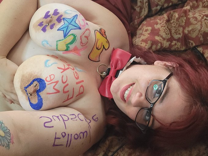 Sometimes momma just likes to color 😏 https://t.co/wHiKTpAwpp