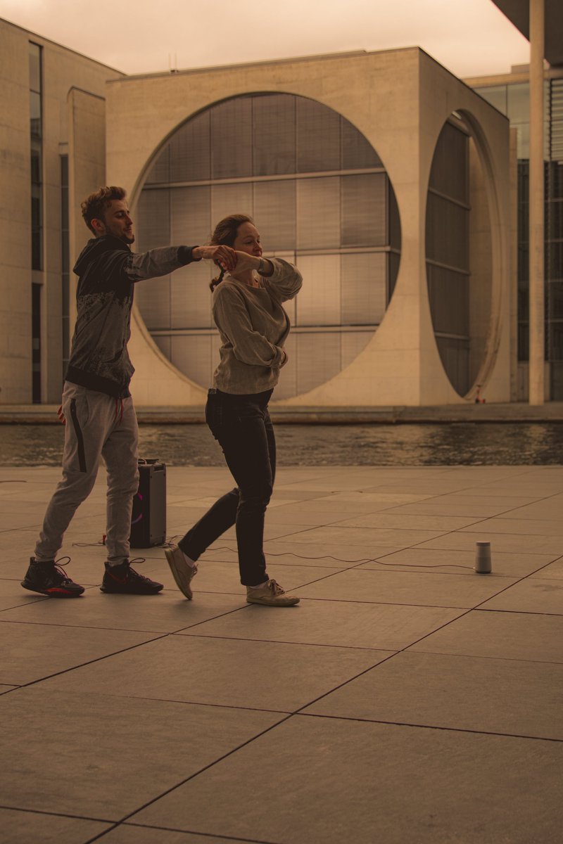 KMaxArt's tweet photo. #berlinstreetphotography
#streetphotographercommunity #urbanstreetphotogallery #berlinphotography #berlinstreetphotographers #Deutschland #Germany #Strassenfotografie #Fotografie #dancing #Tanzen #Spreeriver #MarieElisabethLuedersHaus https://t.co/46Jbi6yckO