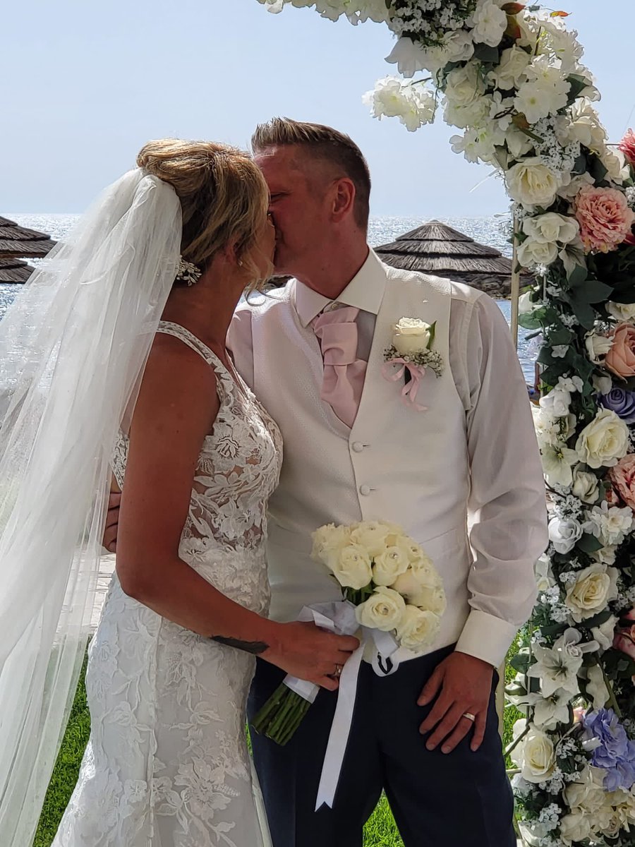 andrewpagett's tweet photo. We did it!! Mr &amp; Mrs Pagett My Beautiful Wife!! https://t.co/5fIus44tDy
