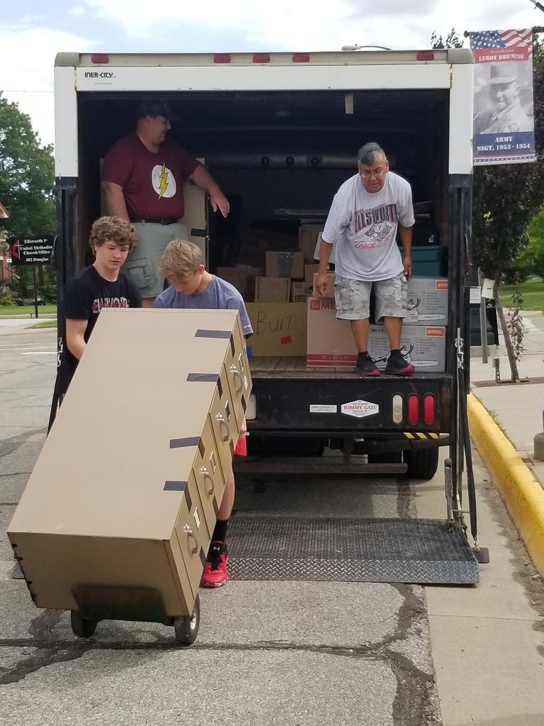 327Bearcats's tweet photo. Thankful for the USD 327 Custodial and Maintenance crew, EJSHS student volunteers, Steve Bolton, Cynthia Edgerle and Gina McGowan for assisting with the 4th grade classroom move to KMS today. https://t.co/WaiCUVIvT8