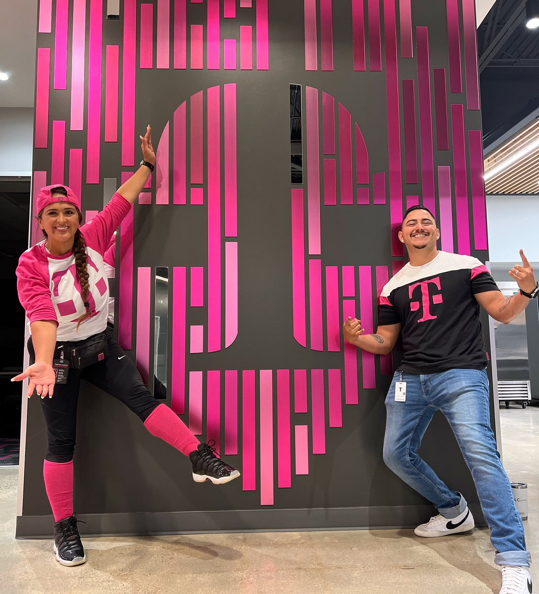 kingsburg_cec's tweet photo. Juice the Goose & Jessica are READY for their new class coming in today!! We are ready to #createoppurtunities & #changelives!! Bring it ON, WAVE 3! 💗🔥
@DanielDoerschel https://t.co/3hyDweJQnJ