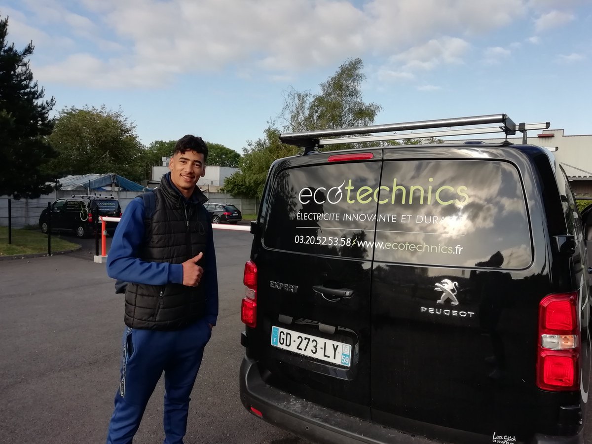 mobilitatINSPM's tweet photo. Ismael i Mohammed ja han iniciat les seves pràctiques professionals en dues empreses de Lille (França) gràcies a una beca @EUErasmusPlus @FpMobilitat i la col·laboració i ajuda de @les_compagnons. Merci beaucoup! https://t.co/KrHhvNn7YP