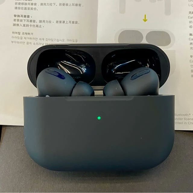 Young_store5's tweet photo. سحب على سماعه 
Airpods pro black 💫
المميزة 👌
شروط السحب 
1/ لايك و ريتويت 
2/ متابعه للمتجر @Young_store5 
3/ منشن ٢ من أصحابك https://t.co/yX575ed2lK