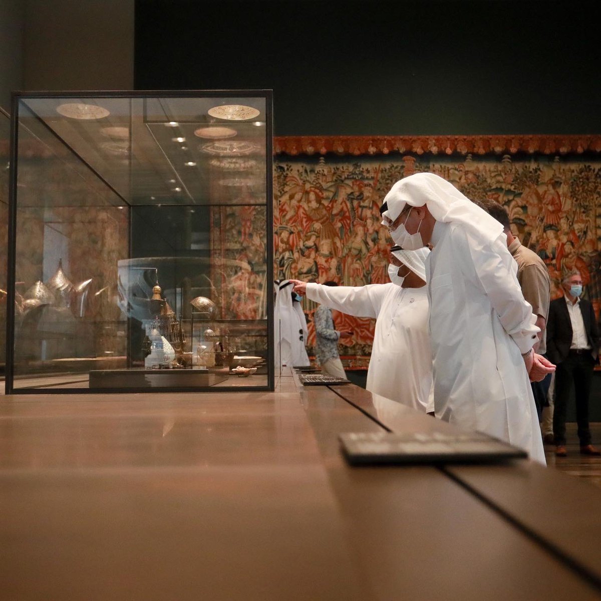 ADPortsGroup's tweet photo. Members of port authorities from around the world appreciate intriguing connections between different cultures at @LouvreAbuDhabi prior to #PAR2022.

#ADPortsGroup #InAbuDhabi #PortAuthoritiesRoundtable #LouvreAbuDhabi https://t.co/XZ1tb79071