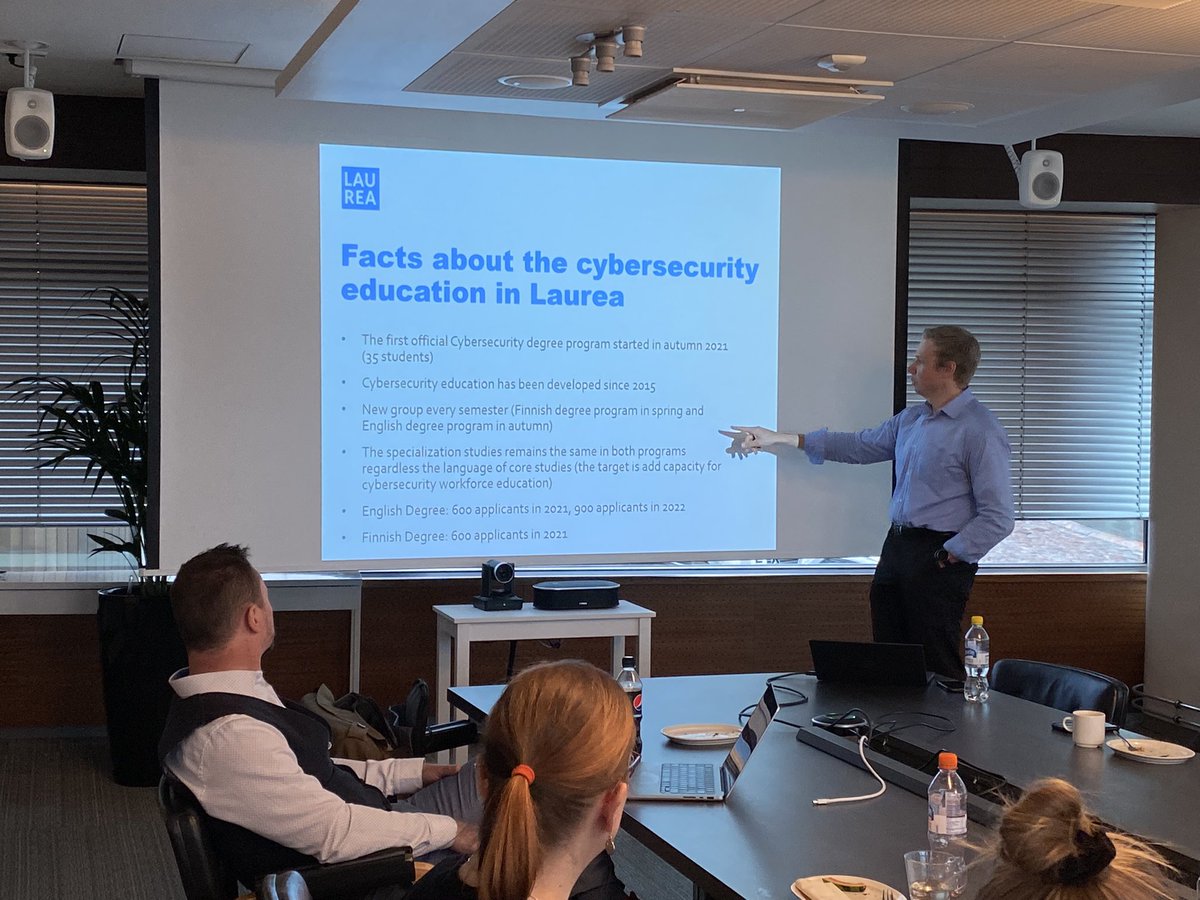 Laurean Alumni Advisory Board vierailulla Teknologiateollisuuden tiloissa kuulemassa ja keskustelemassa kyberturvallisuudesta alumnimme, Finnish Information Security Clusterin tj:n <a href="/PeteSund/">Peter Sund</a>:n johdolla