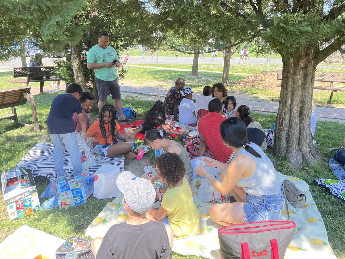 MBParks_'s tweet photo. It was a great day for a picnic 🧺 https://t.co/60L6VMqPrI