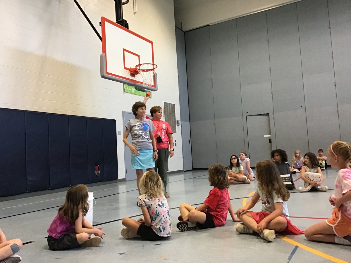MrsBealer_Class's tweet photo. We had a fun SEL day thanks Mrs. Grashof and Mrs. Bean ⁦@ojrsdnc⁩ #truenorth #mrsbealersclass https://t.co/DJU5gjkmUG