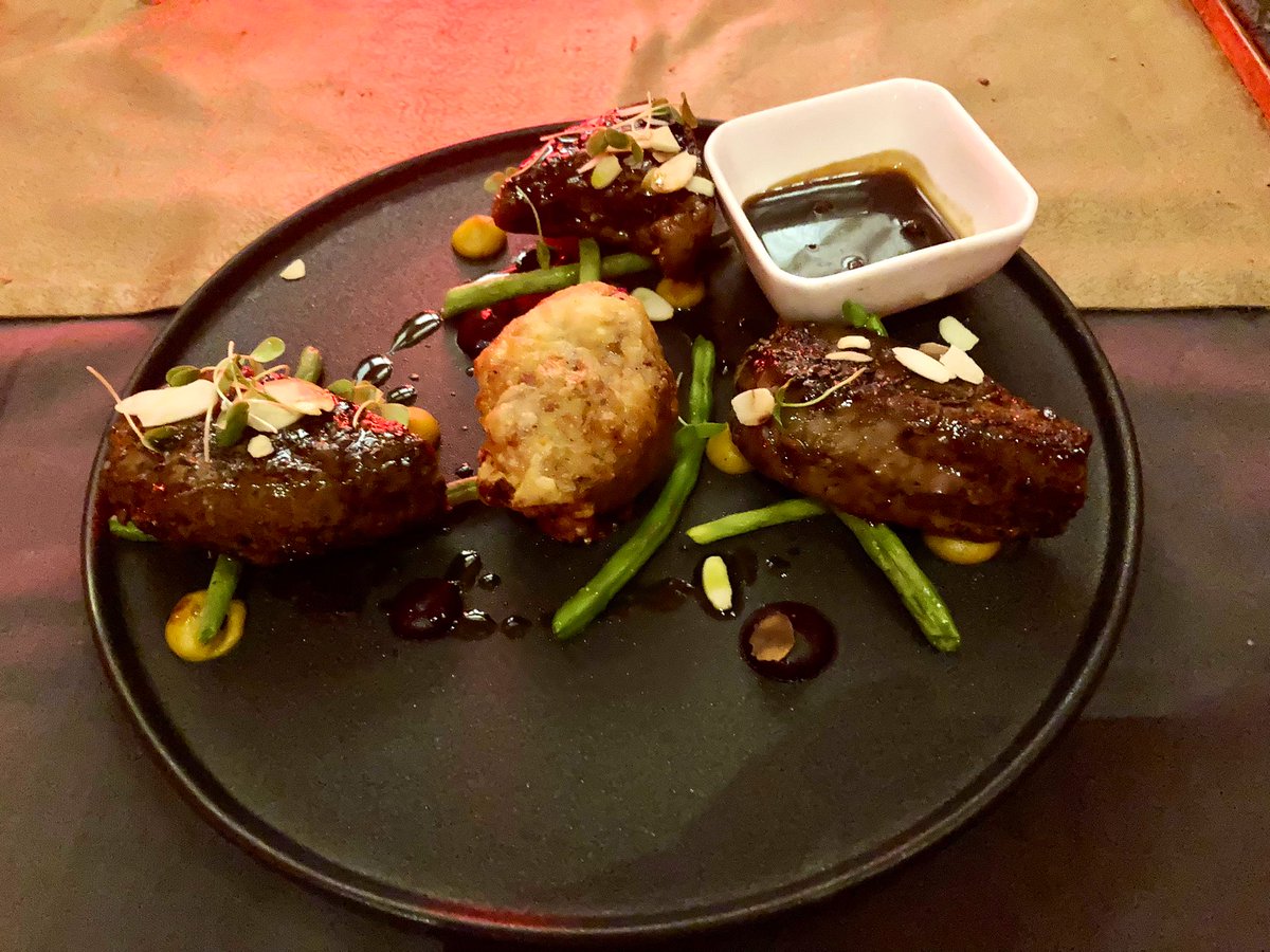 indiabishoku's tweet photo. モルディブは海で囲まれているから、お肉はイマイチ。と勝手に思い込んだ所、
別のレストランでめちゃくちゃ美味しいお肉が次々出てくる。
恐ろしいポテンシャルの国ですわ。笑

#Maldives https://t.co/2N44arRKOk