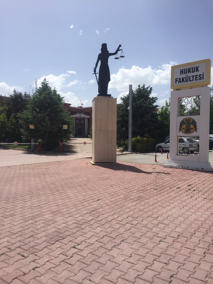 Soldakini bırakıp sağdakine geldik. Nerden baksan tutarsızlık.