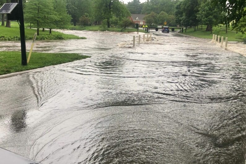 Johnson County remains under flood warning Tuesday as KC area sets rainfall record shawneemissionpost.com/2022/05/31/joh…