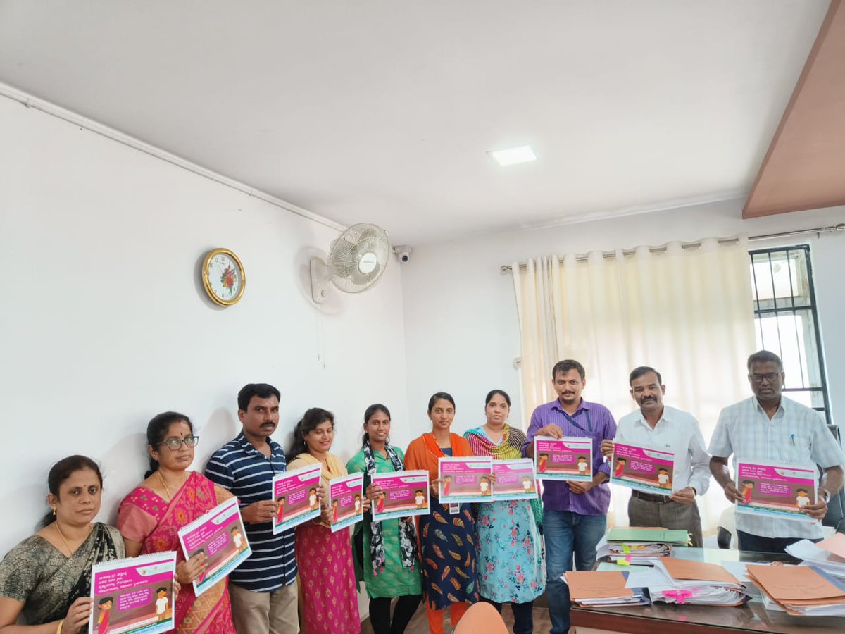 ZP_Mandya's tweet photo. ಮಂಡ್ಯ ಜಿ.ಪಂ.ಯಲ್ಲಿ MHM ದಿನಾಚರಣೆ ಆಂದೋಲನದ ಅಂಗವಾಗಿ ಆರೋಗ್ಯ ನಿರ್ವಹಣೆ ಮತ್ತು ಸಂಶೋಧನಾ ಸಂಸ್ಥೆಯ ವತಿಯಿಂದ SBCC ಕಾರ್ಯಕ್ರಮದಡಿಯಲ್ಲಿ ಋತುಚಕ್ರ ನಿರ್ವಹಣೆಗೆ ಸಂಬಂಧಿಸಿದ ಕ್ಯಾಲೆಂಡರ್ ಗಳನ್ನು ಮಾನ್ಯ ಉಪಕಾರ್ಯದರ್ಶಿ (ಅಭಿವೃದ್ಧಿ), ಯೋಜನಾ ನಿರ್ದೇಶಕರು ಬಿಡುಗಡೆಗೊಳಿಸಿದರು.
#RDPR #RDWSD #ZPMandya #Sbmg #MHM #IEC https://t.co/EafkWCReAD