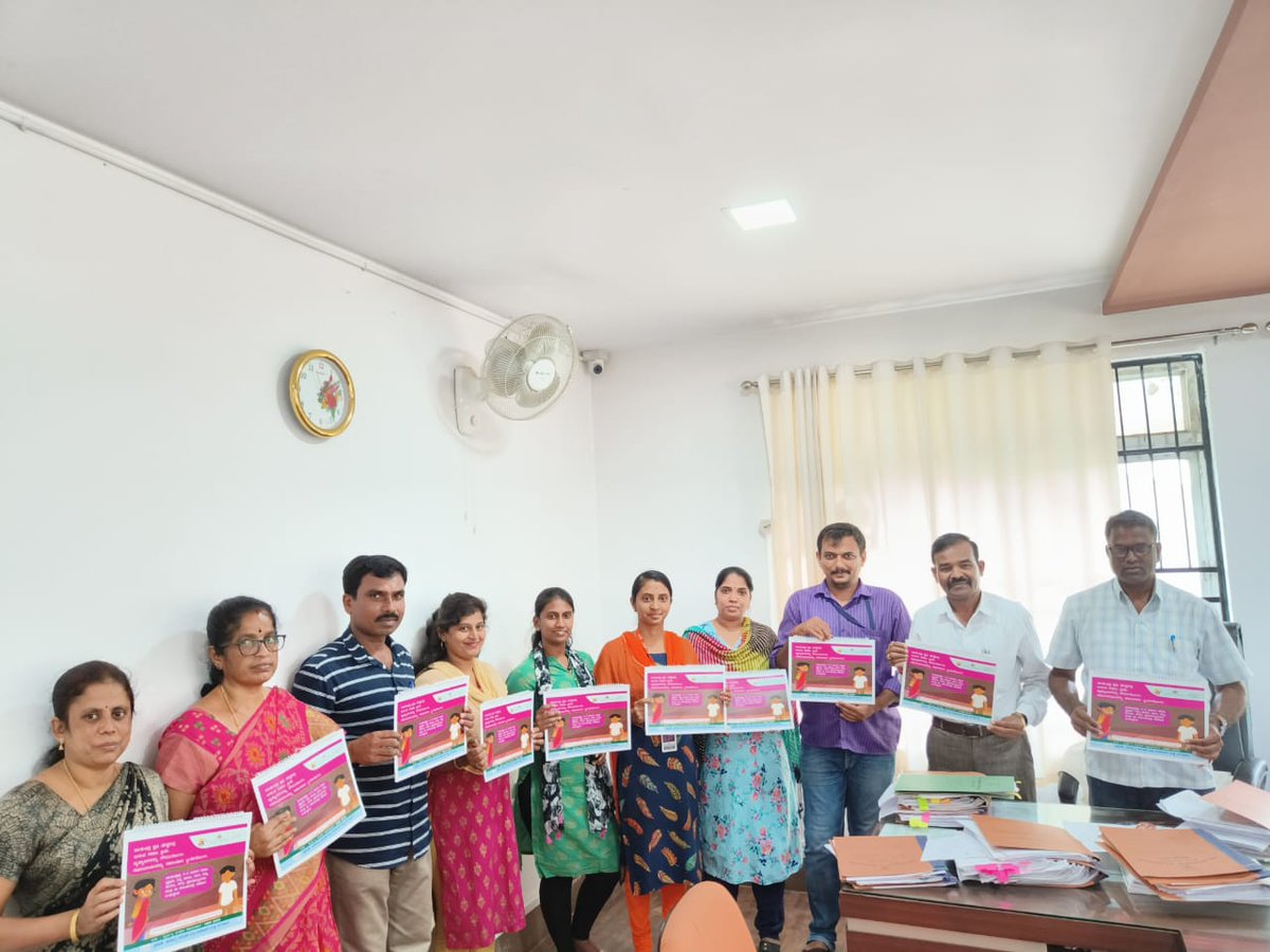 ZP_Mandya's tweet photo. ಮಂಡ್ಯ ಜಿ.ಪಂ.ಯಲ್ಲಿ MHM ದಿನಾಚರಣೆ ಆಂದೋಲನದ ಅಂಗವಾಗಿ ಆರೋಗ್ಯ ನಿರ್ವಹಣೆ ಮತ್ತು ಸಂಶೋಧನಾ ಸಂಸ್ಥೆಯ ವತಿಯಿಂದ SBCC ಕಾರ್ಯಕ್ರಮದಡಿಯಲ್ಲಿ ಋತುಚಕ್ರ ನಿರ್ವಹಣೆಗೆ ಸಂಬಂಧಿಸಿದ ಕ್ಯಾಲೆಂಡರ್ ಗಳನ್ನು ಮಾನ್ಯ ಉಪಕಾರ್ಯದರ್ಶಿ (ಅಭಿವೃದ್ಧಿ), ಯೋಜನಾ ನಿರ್ದೇಶಕರು ಬಿಡುಗಡೆಗೊಳಿಸಿದರು.
#RDPR #RDWSD #ZPMandya #Sbmg #MHM #IEC https://t.co/EafkWCReAD