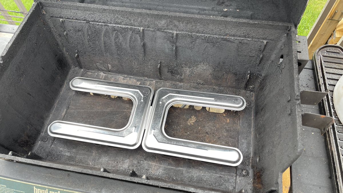 miket136's tweet image. A long overdue rebuild for the old broil-mate just in time for deck party season. 

#CookOutside
