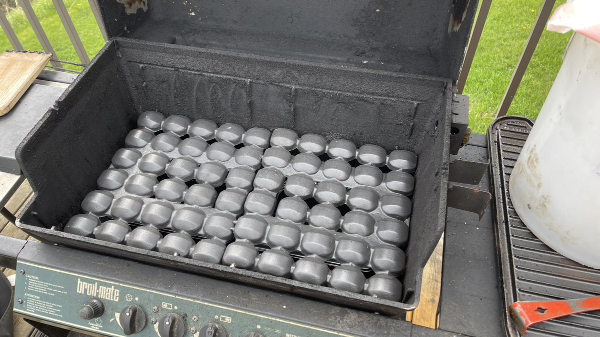 miket136's tweet image. A long overdue rebuild for the old broil-mate just in time for deck party season. 

#CookOutside