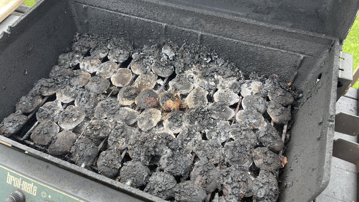miket136's tweet image. A long overdue rebuild for the old broil-mate just in time for deck party season. 

#CookOutside