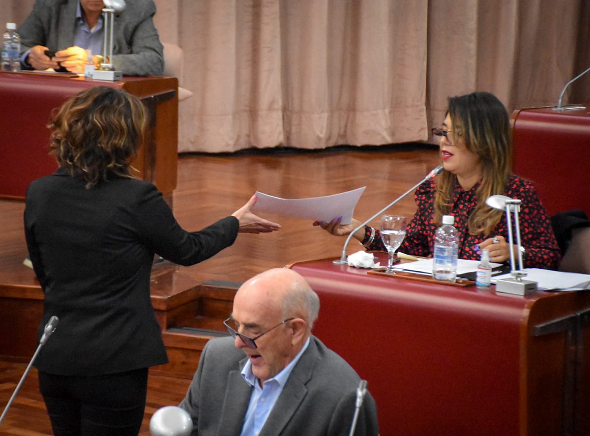 tatyanaale's tweet image. Hoy se trató un proyecto para exhortar al Ejecutivo a que cumpla con la Ley I 659 de Seguridad Alimentaria, que destina el 1% del Presupuesto a la compra de alimentos para la atención prioritaria de las necesidades básicas de la población de alta vulnerabilidad y en riesgo.