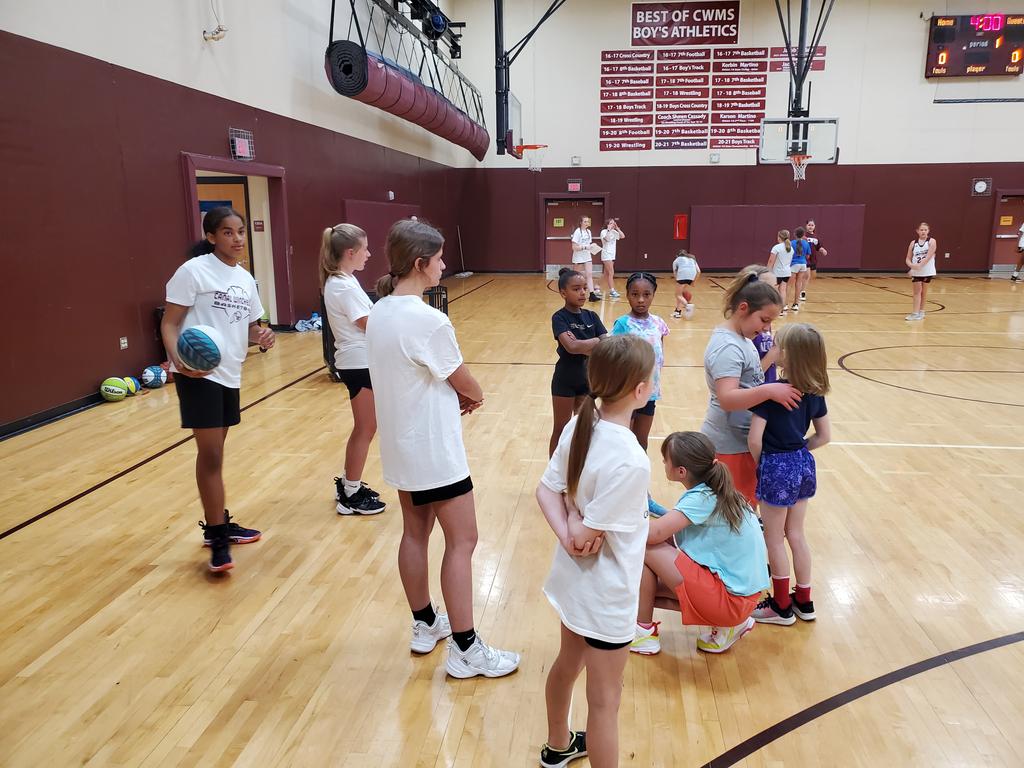 Had a great turnout for day 1 of our youth camp.  Morning session with 2nd-5th graders all had a blast with our high schoolers!
#ServantLeadership
#BeUncommon 
<a href="/MichaelaD_Dunn/">Michaela Dean Dunn</a> <a href="/rorychap107/">Rory</a> <a href="/kateratliff8/">kate ratliff</a> <a href="/ButterbaughShea/">shea butterbaugh</a> <a href="/elisehamiltonn/">elise</a> (and many more HS players!)
