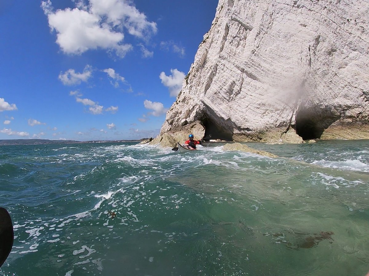NAVYfit's tweet photo. Exercise #SolentSplash 2022 sees over 30 @RoyalNavy people sea kayaking #adventuroustraining around the Isle of Wight earlier this month, the paddlers had to deal with some strong winds and rough seas but still managed to explore the caves and do some surfing.
#NAVYfit #RNATT https://t.co/RBEfilXBa6