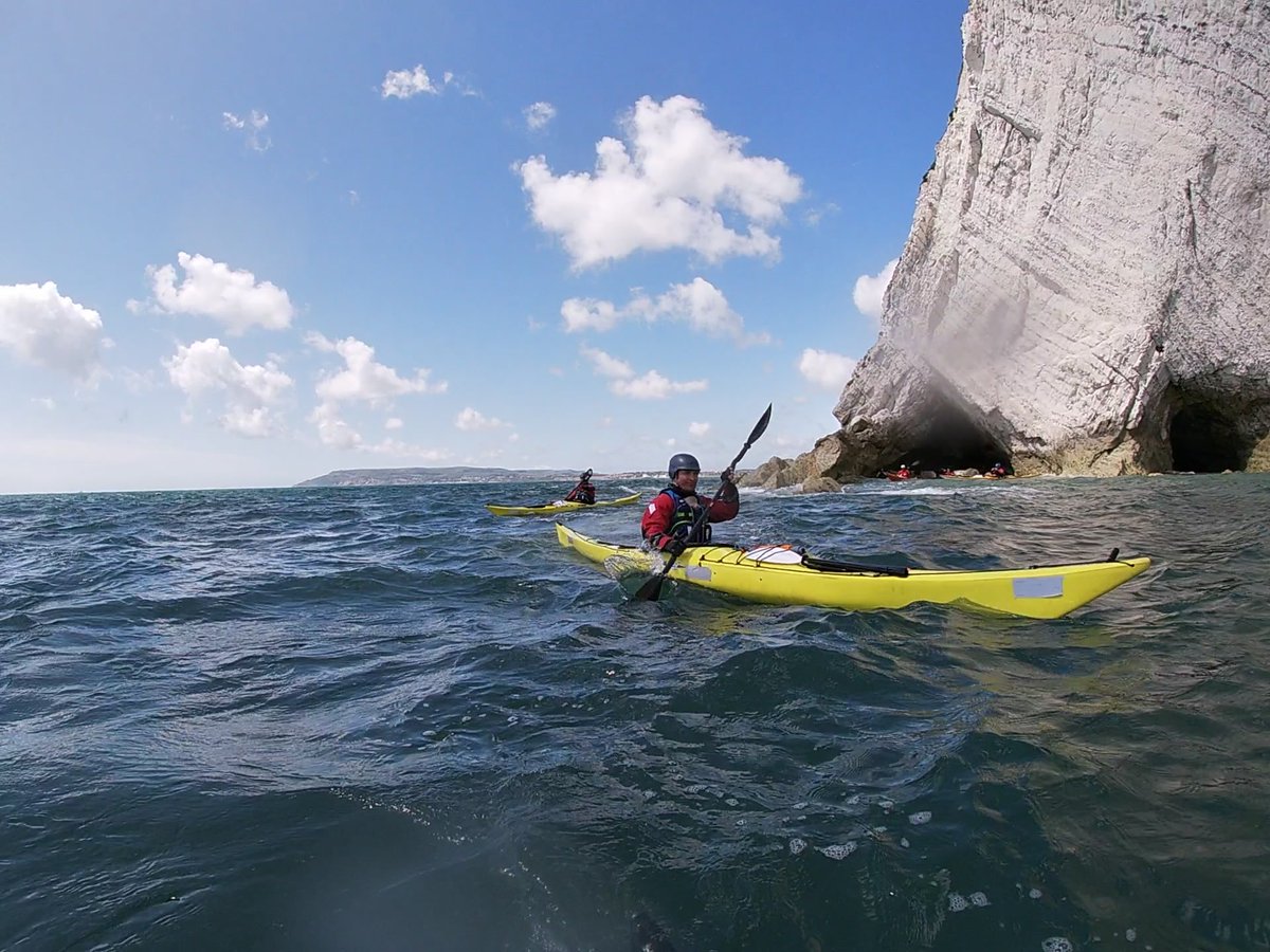 NAVYfit's tweet photo. Exercise #SolentSplash 2022 sees over 30 @RoyalNavy people sea kayaking #adventuroustraining around the Isle of Wight earlier this month, the paddlers had to deal with some strong winds and rough seas but still managed to explore the caves and do some surfing.
#NAVYfit #RNATT https://t.co/RBEfilXBa6
