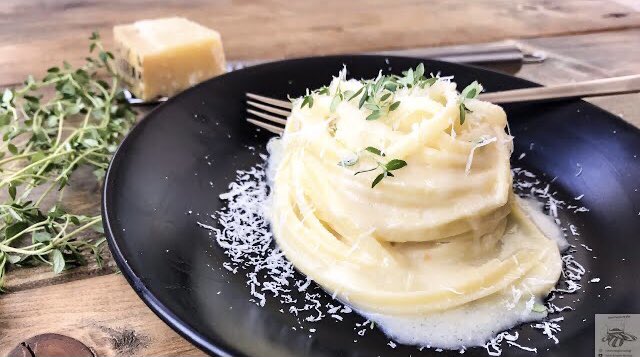 BekarMutfag's tweet photo. Krema kullanmadan kremalı makarna yaptık👨🏼‍🍳

Tarif videosu —> 
https://t.co/zq4LEjiuUY https://t.co/kemhvoqUxG