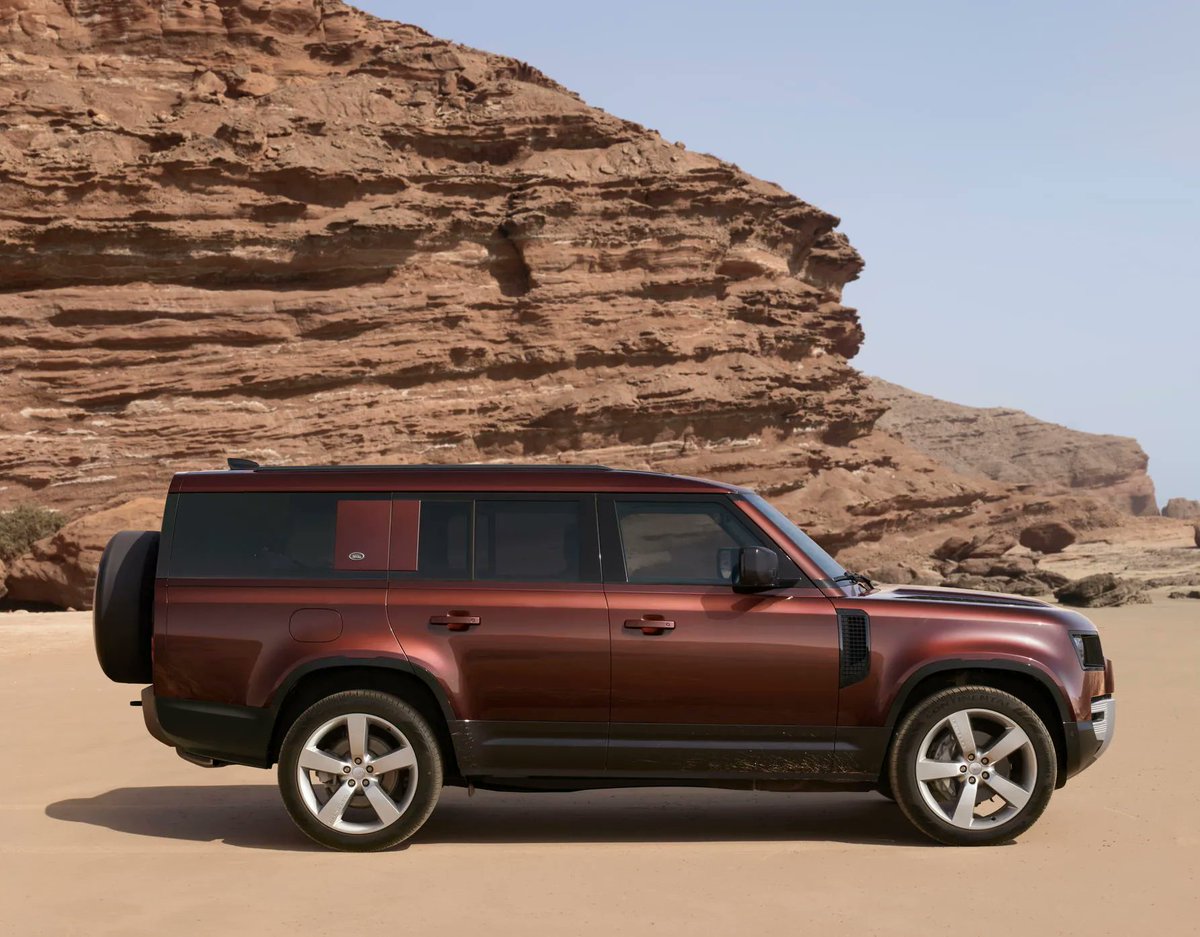 Alphale4se's tweet photo. Land Rover has just revealed the new 8-Seater Defender 130!! Check out it's features and how it looks now by clicking the link to our article below: 

https://t.co/WNFvHuJ9xy https://t.co/UgvUTShVYh