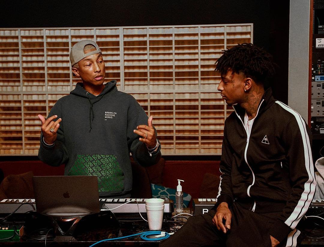 RapTentacion's tweet photo. 🚨 Pharrell Williams x 21 Savage x Tyler, The Creator

"Cash In Cash Out" est produit par Pharrell Williams et sera sur l'album "Funk Wav Bounces Vol. 2" de Calvin Harris 👀

Le morceau sera disponible le 10 Juin 🔥 https://t.co/tQMpu8SUCi