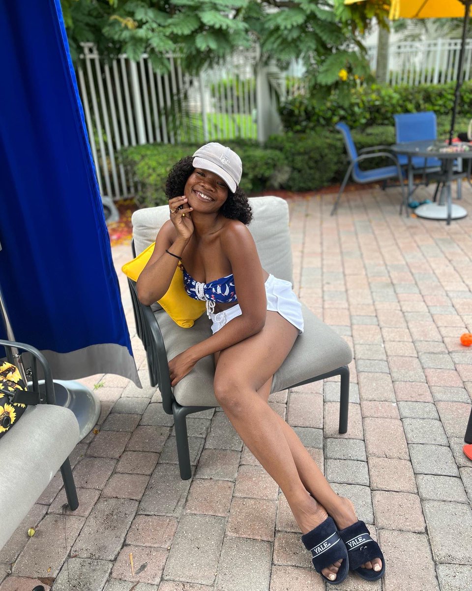 milansmuse's tweet photo. Memorial Weekend 💙 

Not me asking for the phone cause I’m getting camera shy. 🫣😅

those extra reps at 
@lafitness are paying off. Summer body here we are!!! 🙃

#bikinibody #lafitness #fitgirl #curlyhair #curls #memorial #poolside #summer #primark #ralphlauren https://t.co/SfXezlKnaG